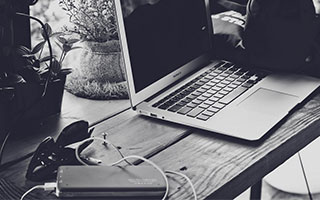 九游app官网下载-主场球迷气氛是否直接影响胜率表现，球迷冲入球场会受到处理