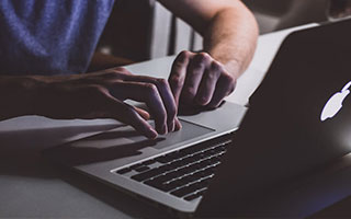 九游app官网下载-主场球迷气氛是否直接影响胜率表现，球迷冲入球场会受到处理